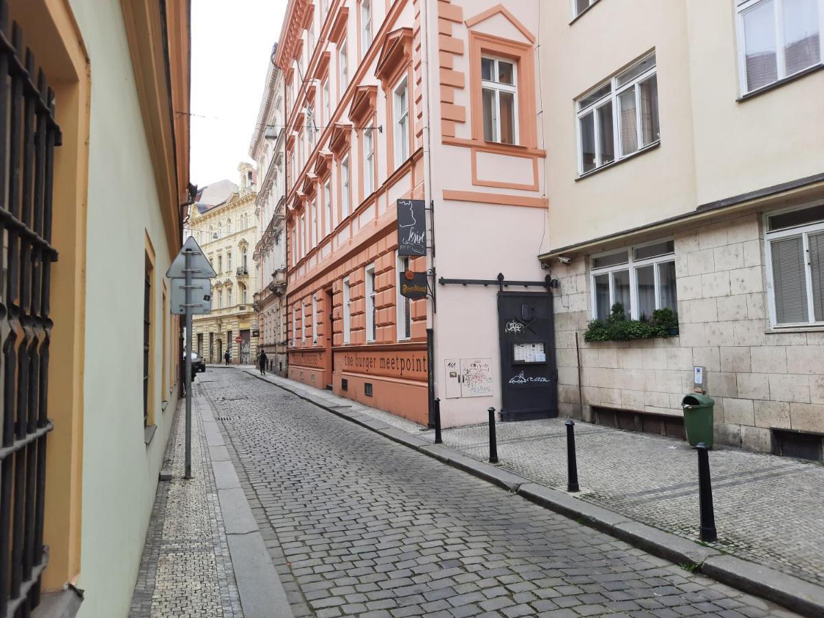Downtown Prague Minimalistic Room In Flatshare Dış mekan fotoğraf